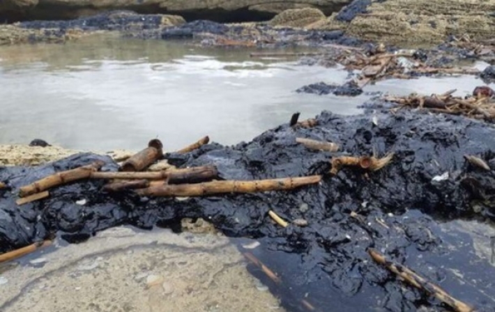 Тонны нефтепродуктов загрязнили побережье Израиля (видео)
