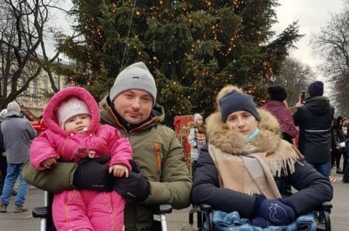Выжили в ДТП, но узнали о страшном диагнозе ребенка: украинцев взволновала история молодой пары, фото