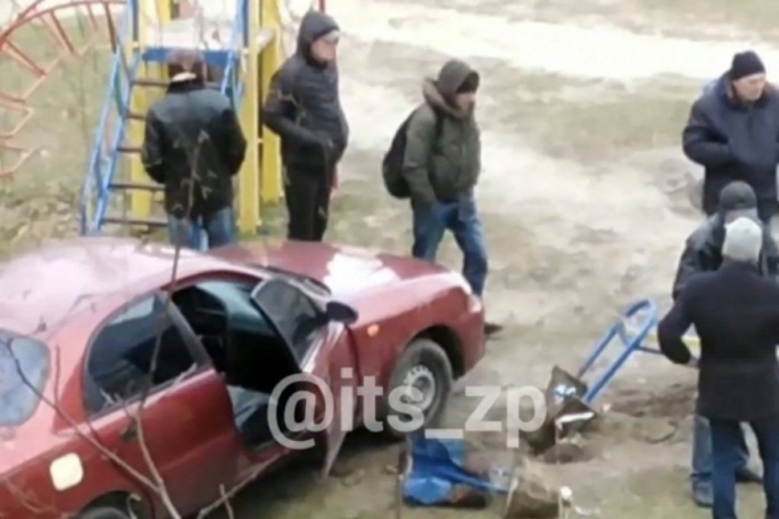 В Запорожье вынесли приговор автоледи, влетевшей на "Ланосе" в детскую площадку