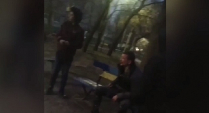 С подростками, которые в Мелитополе сняли "клип" с избиением мужчины, поговорили не дожидаясь полиции (видео)