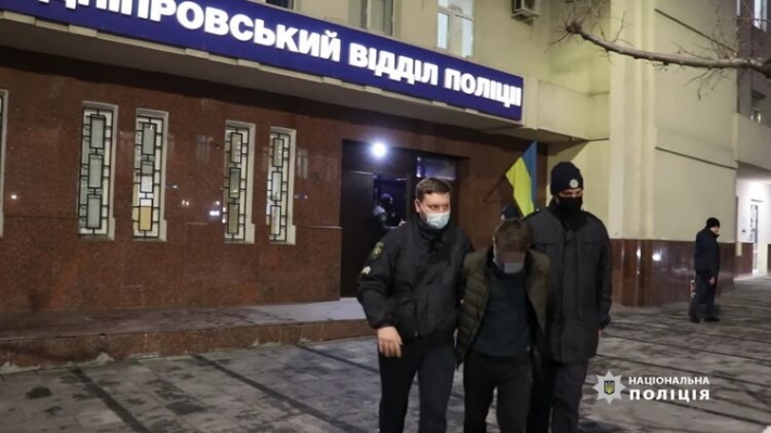 В Каменском двух грузин задержали с краденым сейфом, когда они пытались перебраться через Днепр