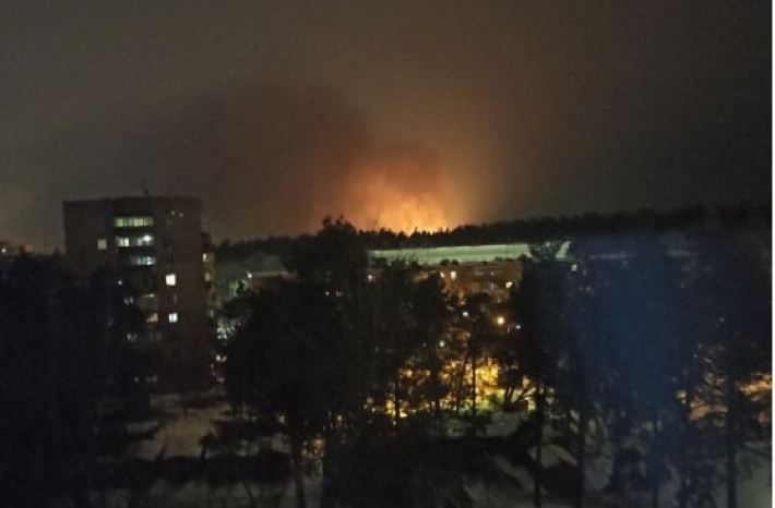 В Киеве огонь охватил пентхауз - пожар видно издалека: фото и видео