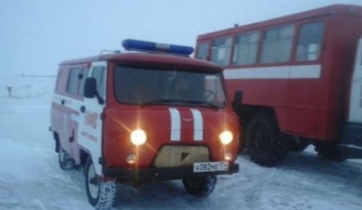 На Россию обрушился снежный буран, сотни людей 