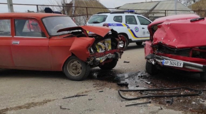В Запорожской области в результате ДТП с участием "ВАЗа" и "Москвича" пострадали два человека (фото)
