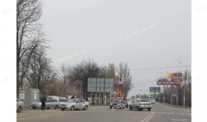 На выезде из Мелитополя не поделили дорогу Ланос и ВАЗ (фото)