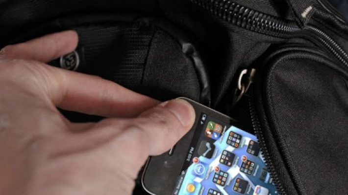 У Жительницы Запорожья в маршрутке украли одиннадцатый Iphone (фото)