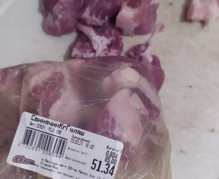 Как хитрят с несвежим мясом в популярном супермаркете (фото)
