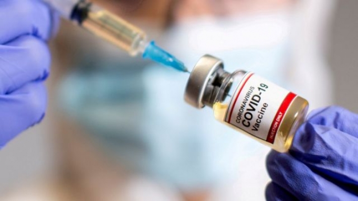 В Мелитополь вакцину от коронавируса доставят с полицией – кого привьют первым