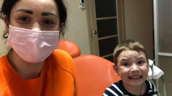 Мучившая детей стоматолог из Ровно продолжает работать как ни в чем не бывало. Фото