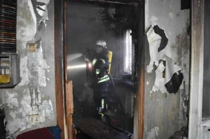 В Одессе произошел пожар в квартире пятиэтажного дома: два человека погибли