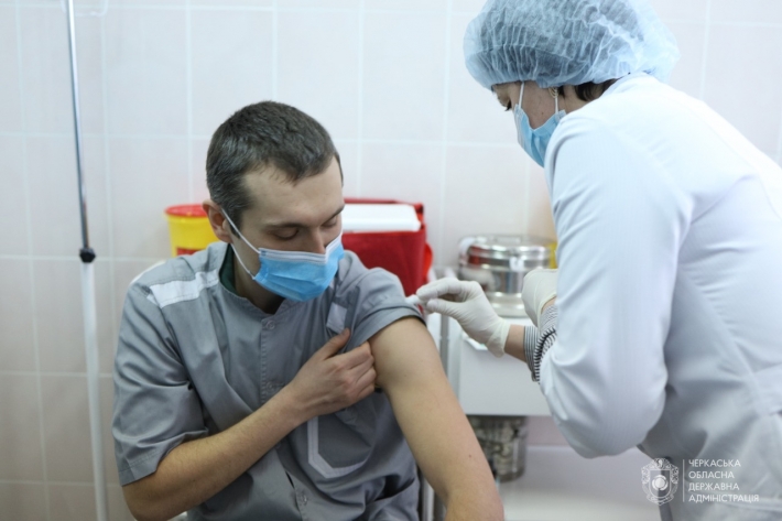 Надо, Федя, надо: украинцы продолжают высмеивать фотожабами индийскую вакцину от Covid-19