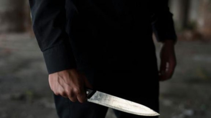 В Запорожье возле кафе пырнули мужчину ножом