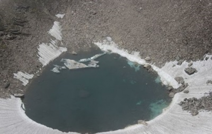 Ученые разгадали тайну озера скелетов в Гималаях (фото)