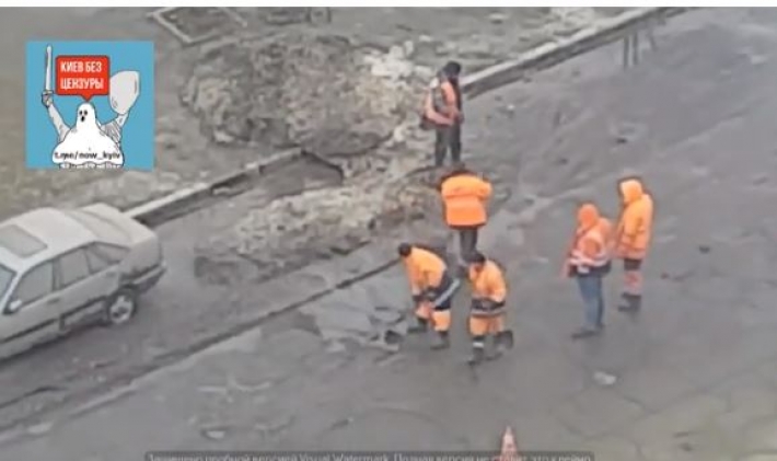 "Высокие" технологии, 21-й век: сети взбудоражило видео ремонта дороги в Киеве