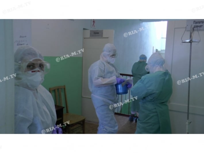 В Мелитополе журналисты сравнили нынешний ковидный госпиталь с новой инфекционкой – небо и земля (фото, видео)