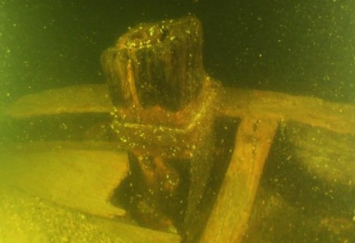 В Запорожье старинные лодки, затонувшие на дне Днепра, внесли в список культурного наследия (фото)