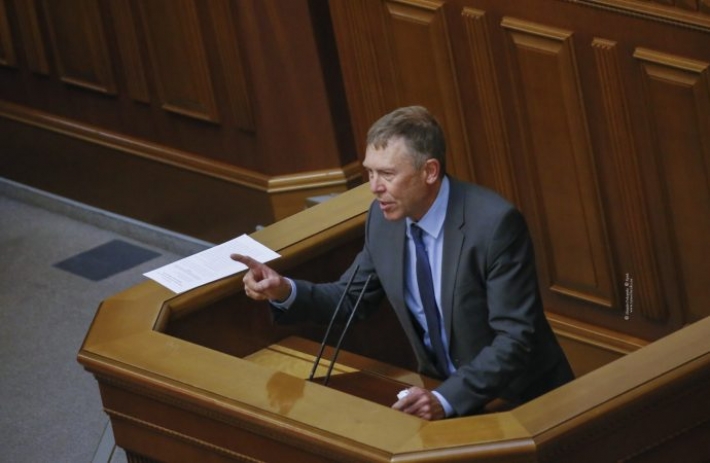 «Слуги народа» хотят обложить налогами имущество украинцев и запретить хранить сбережения в валюте