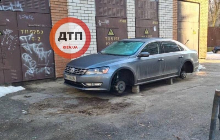 В Киеве автоворы жестоко поиздевались над авто - владельца ждут большие неприятности: фото