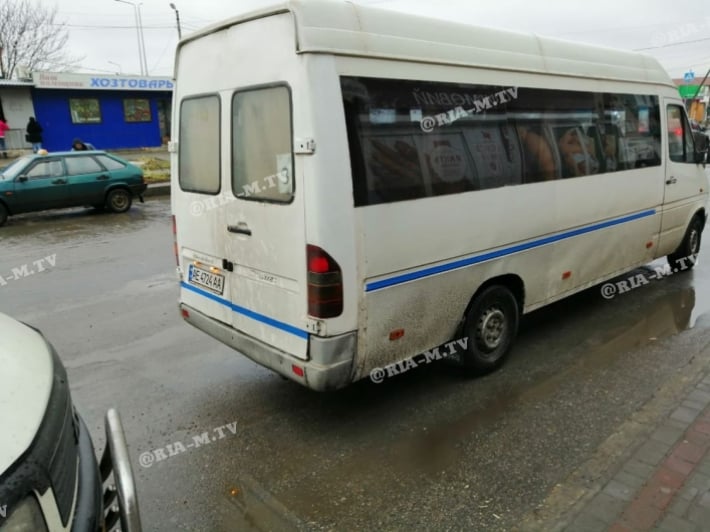 В Мелитополе маршрутчик выгнал ребенка из автобуса (фото)