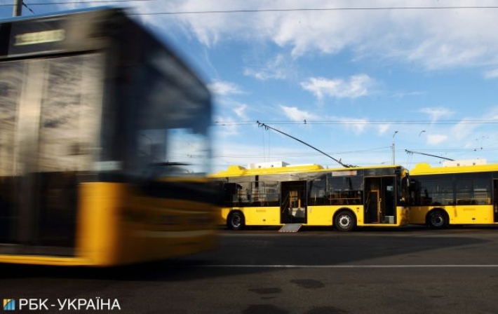 В Житомире в троллейбусе распылили газ в лицо военному, который заступился за пенсионерку