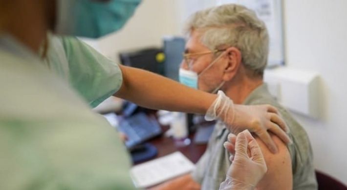 Сколько пенсионеров в Мелитополе согласились прививку от коронавируса сделать