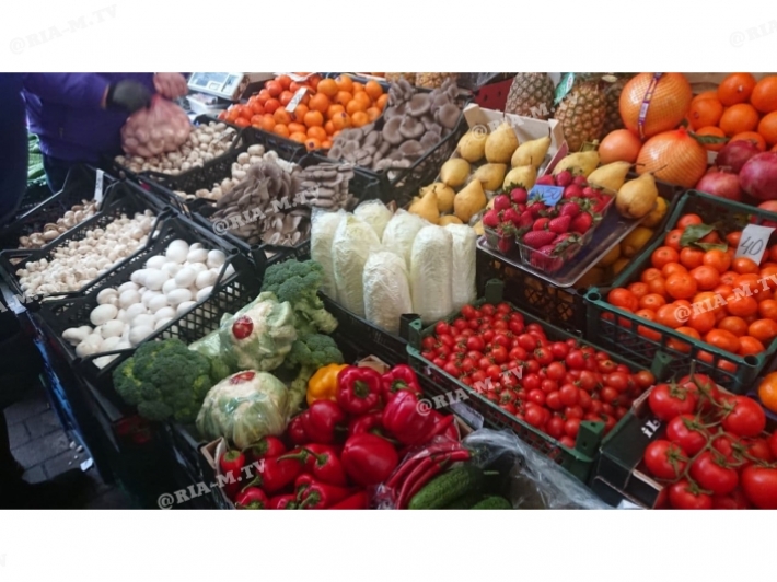 На рынке в Мелитополе появилась клубника - цена "космическая" (фото)