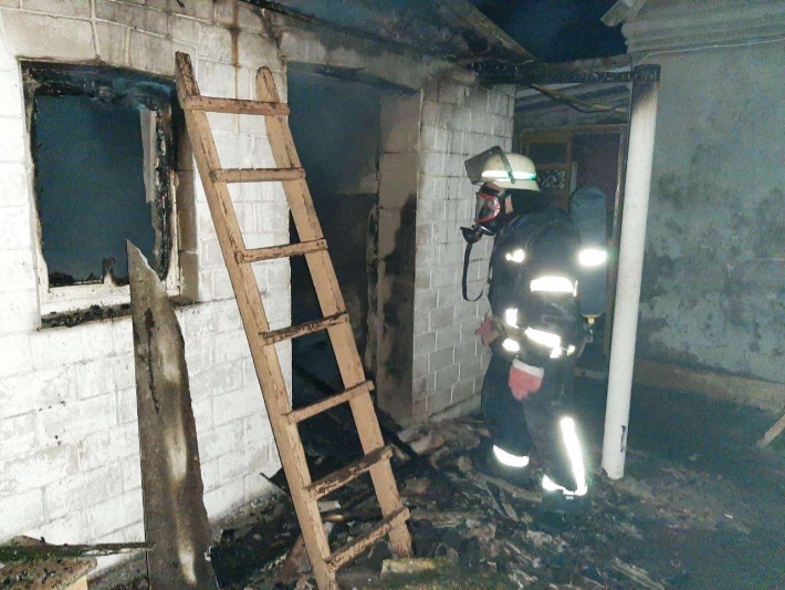 В Запорожской области из-за печного отопления при пожаре погиб пенсионер (фото)