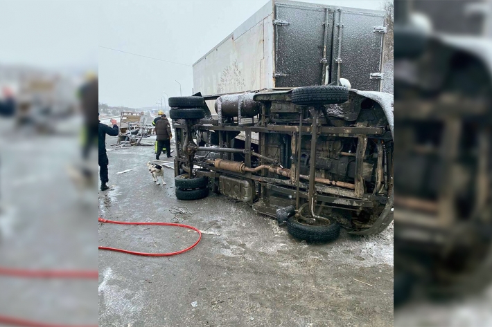 На трассе под Днепром грузовики попали в смертельное ДТП - пострадавших вырезали из авто: фото