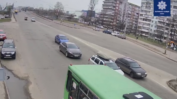 Водители не позволили пьяному участнику ДТП сбежать с места аварии в Киеве, - патрульная полиция (Видео)