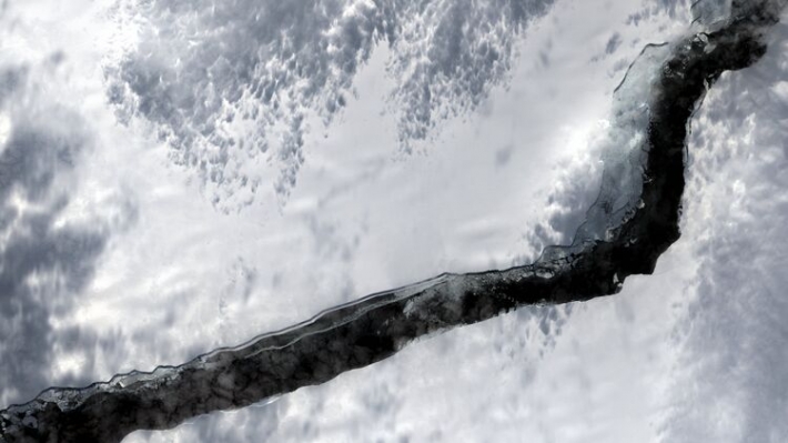 От Антарктиды оторвался гигантский айсберг размером с полтора Киева. Фото