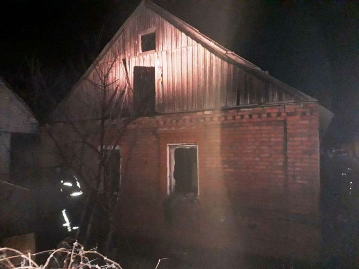 В Мелитополе во время пожара в частном доме  погиб неизвестный мужчина (фото)