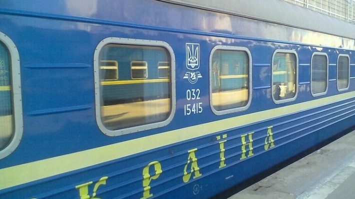 Юные спортсмены разгромили вагон поезда Днепр-Одесса, возвращаясь с соревнований. Видео