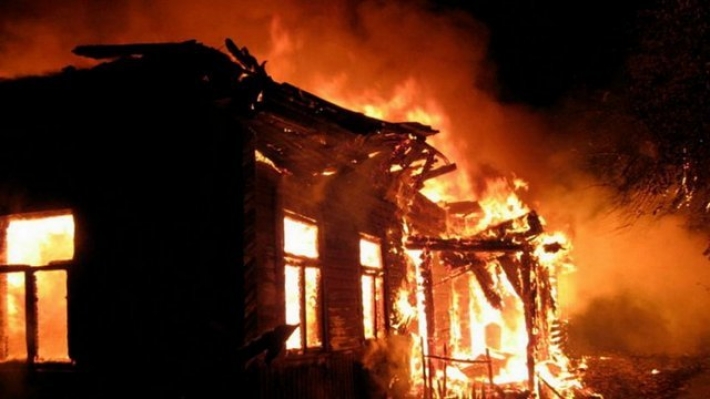 Под Мелитополем в масштабном пожаре едва не сгорели заживо два человека