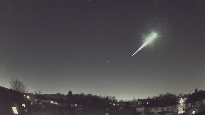 В Британии нашли очень редкий метеорит - огненный шар летел со скоростью 50 тысяч км/ч: фото и видео