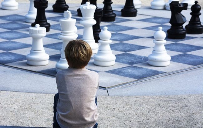 Россиянин обматерил 8-летнего украинца, которому проиграл в шахматы: обиделся на мат пешкой