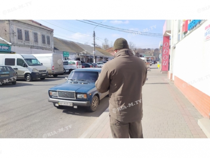 В Мелитополе инспекторы по парковке "прошерстили" автохамов (фото, видео)