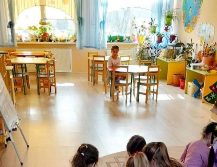 В детском саду Черновцов наказали девочку, чей отец отказался сдавать деньги на подарки