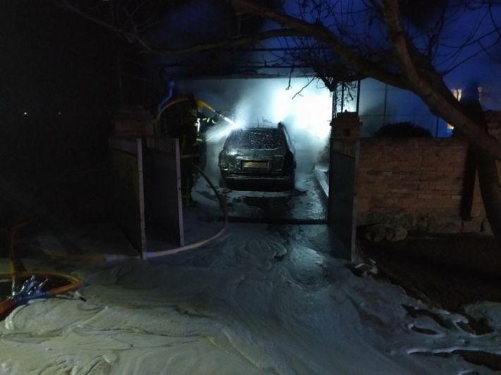 В Мелитополе полицейские начали расследование по факту поджога автомобиля главы Семеновской громады