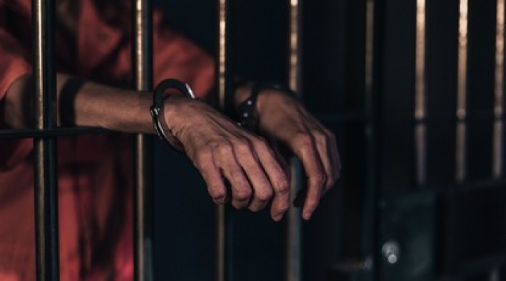 Заключенного по ошибке освободили из тюрьмы в США - теперь его ищет полиция