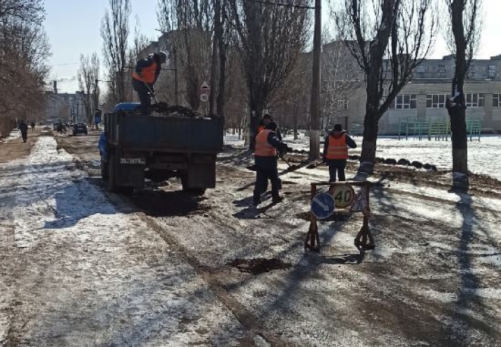 Нанотехнологии в действии: в сети показали фото "ремонта" дорог на оккупированном Донбассе