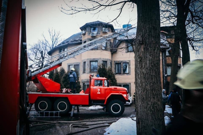 В Киеве вспыхнул пожар в доме престарелых - в нем живет более 60 человек: фото
