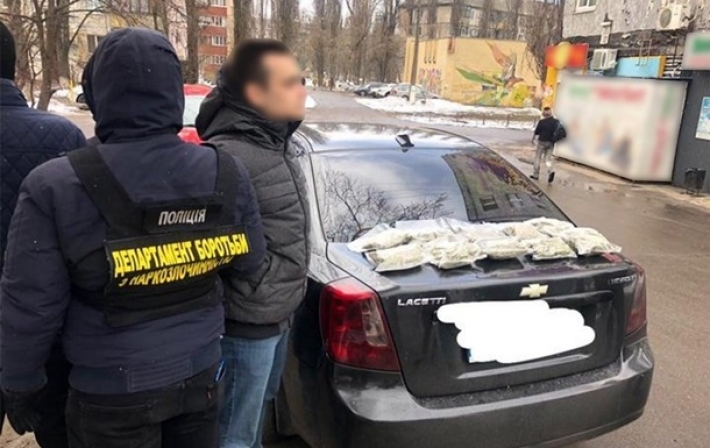 В Киеве задержали торговца каннабисом (фото)