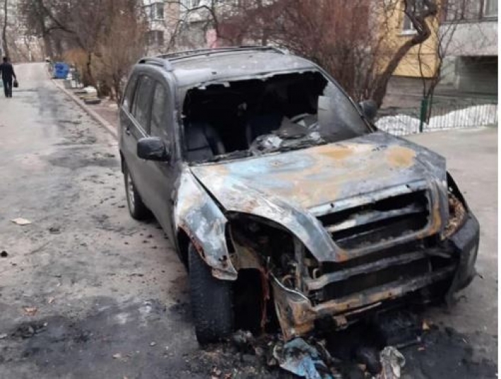 В Киеве сожгли авто "героя парковки": появилось печальное фото
