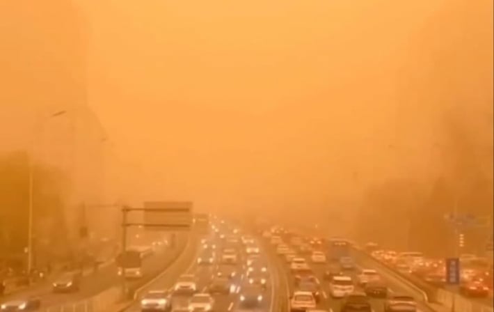 Столицу Китая накрыла песчаная буря (видео)