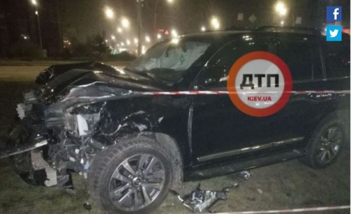 В Киеве пьяный водитель на скорости протаранил авто - на месте погибли два человека: фото и видео
