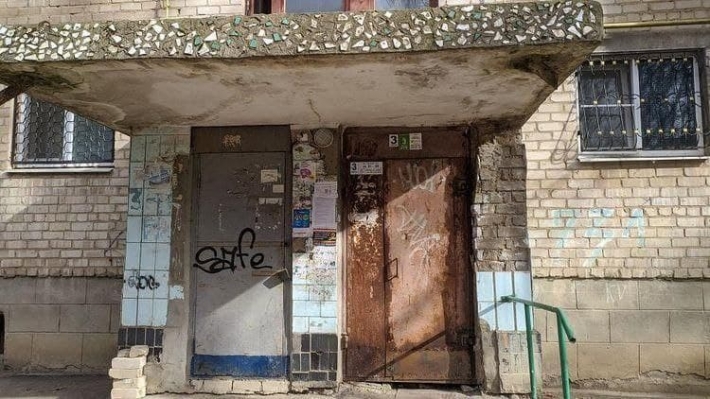 Локация для съемок фильмов ужасов – как в Мелитополе выглядят подъезды в некоторых многоэтажках (фото)