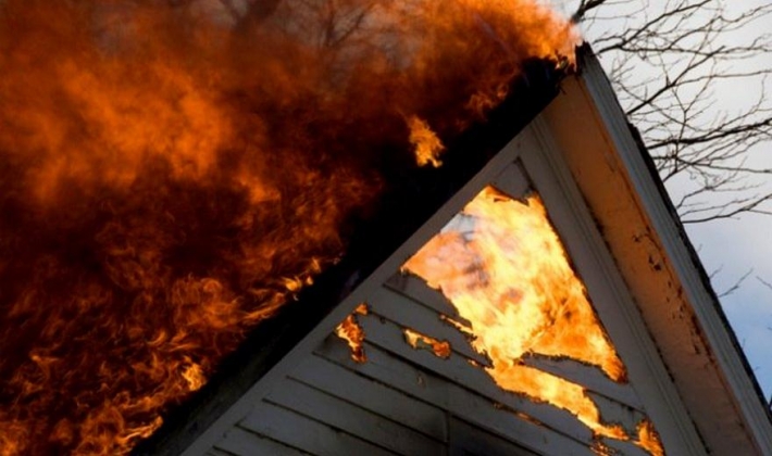В Мелитопольском районе по неизвестным причинам загорелся дом