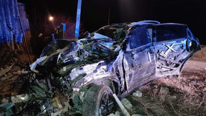 В Запорожской области спасатели вырезали из покореженного в результате ДТП автомобиля людей (фото)