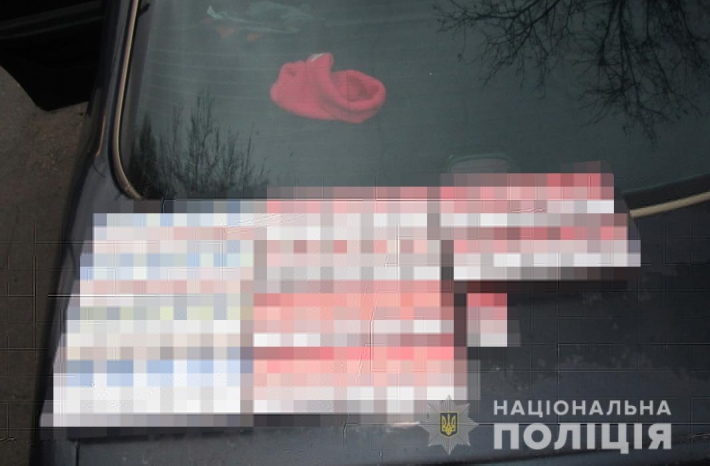 В Запорожье трое мужчин ограбили сигаретный киоск (фото)
