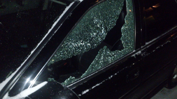 В Мелитополе на охраняемой стоянке повредили автомобиль - в инциденте разбиралась полиция